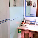 Ferragudo Beach Apartment With Terrace & Walk To Beach & Village *