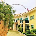 Ferragudo Beach Apartment With Terrace & Walk To Beach & Village *