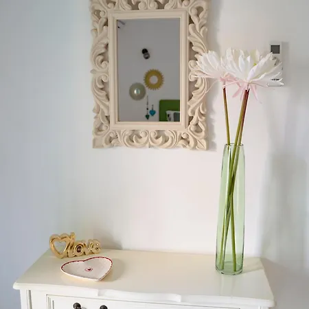 Ferragudo Beach Apartment With Sunset Terrace, Air Conditioning, Wi-Fi & Free Parking 公寓
