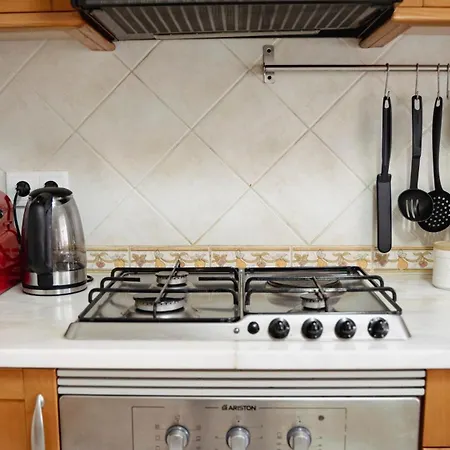 公寓 Ferragudo Beach Apartment With Sunset Terrace, Air Conditioning, Wi-Fi & Free Parking 费拉古多