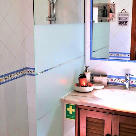 Charming Sunny Apartment Walk To Beach In Ferragudo *