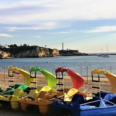 公寓 Ferragudo Beach Apartment With Sunset Terrace, Air Conditioning, Wi-Fi & Free Parking 费拉古多