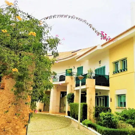 Ferragudo Beach Apartment With Sunset Terrace, Air Conditioning, Wi-Fi & Free Parking *