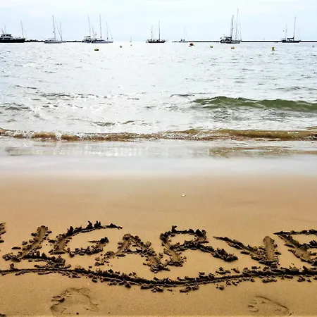 公寓 Ferragudo Beach Apartment With Sunset Terrace, Air Conditioning, Wi-Fi & Free Parking 费拉古多