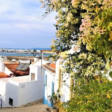 公寓 Ferragudo Beach Apartment With Sunset Terrace, Air Conditioning, Wi-Fi & Free Parking 费拉古多