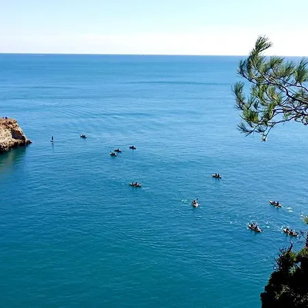 Ferragudo Beach Apartment With Sunset Terrace, Air Conditioning, Wi-Fi & Free Parking 公寓