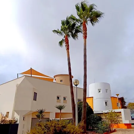 Ferragudo Beach Apartment With Sunset Terrace, Air Conditioning, Wi-Fi & Free Parking Appartement *