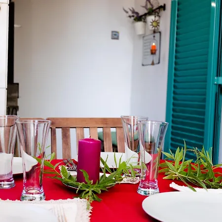 Ferragudo Beach Apartment With Terrace & Walk To Beach & Village *