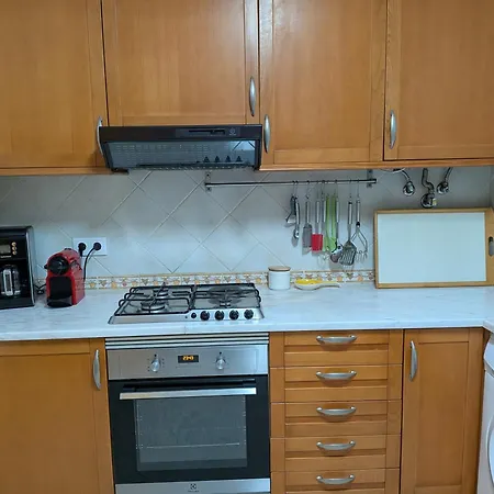 Ferragudo Beach Apartment With Sunset Terrace, Air Conditioning, Wi-Fi & Free Parking 公寓 *
