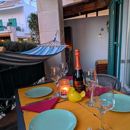 Ferragudo Beach Apartment With Sunset Terrace, Air Conditioning, Wi-Fi & Free Parking * 费拉古多