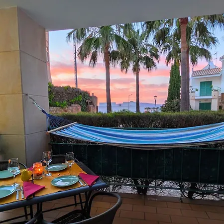 Ferragudo Beach Apartment With Sunset Terrace, Air Conditioning, Wi-Fi & Free Parking *