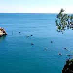 Ferragudo Beach Apartment With Terrace & Walk To Beach & Village Appartement