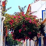 Ferragudo Beach Apartment With Terrace & Walk To Beach & Village *
