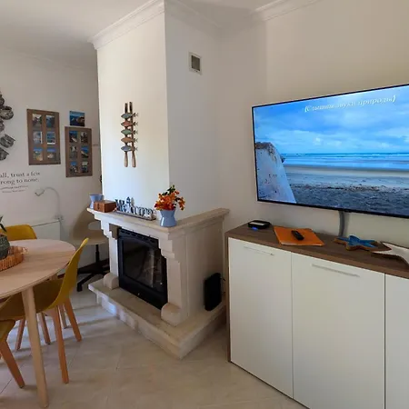 With Sunset Terrace, Air Conditioning, Wi-fi & Free Parking *
