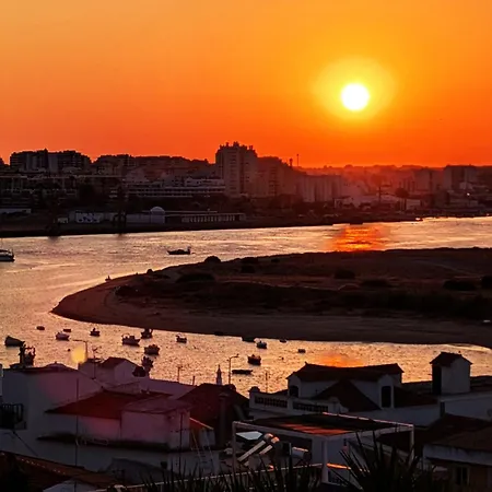 With Sunset Terrace, Air Conditioning, Wi-fi & Free Parking Ferragudo (Faro)