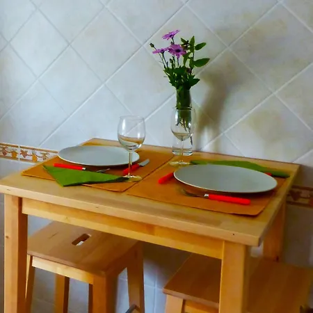 Apartamento With Sunset Terrace, Air Conditioning, Wi-fi & Free Parking