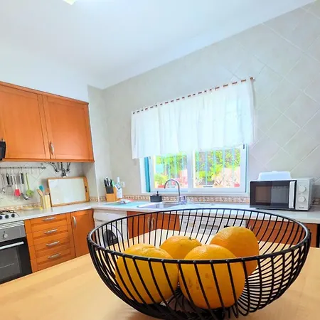 With Sunset Terrace, Air Conditioning, Wi-fi & Free Parking * Ferragudo (Faro)