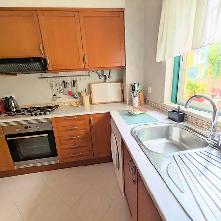 With Sunset Terrace, Air Conditioning, Wi-fi & Free Parking Ferragudo (Faro)