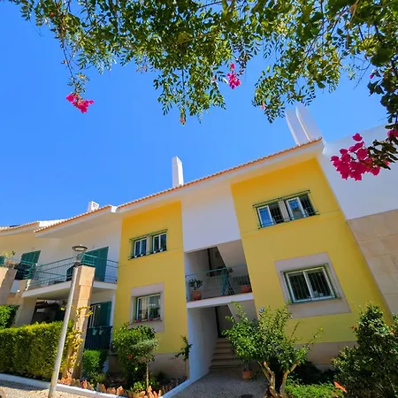 With Sunset Terrace, Air Conditioning, Wi-fi & Free Parking Appartamento