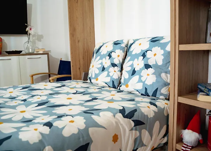 Ferragudo Beach Apartment With Terrace & Walk To Beach & Village