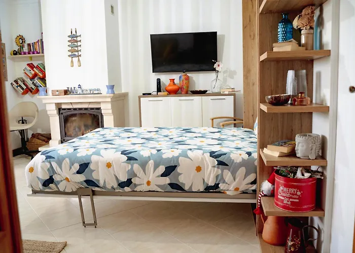 Ferragudo Beach Apartment With Terrace & Walk To Beach & Village Lägenhet