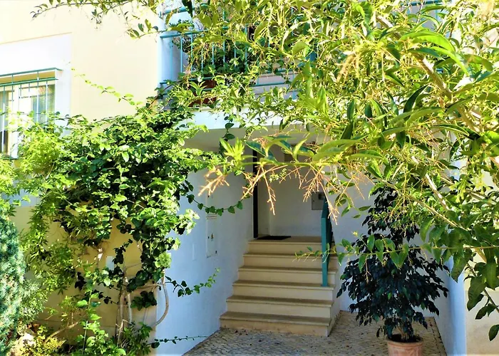 Lägenhet Ferragudo Beach Apartment With Terrace & Walk To Beach & Village