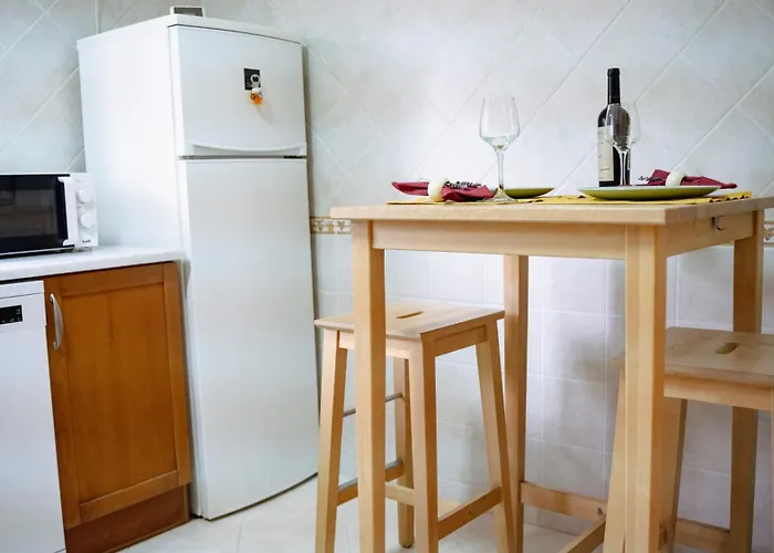 Ferragudo Beach Apartment With Terrace & Walk To Beach & Village Lägenhet *