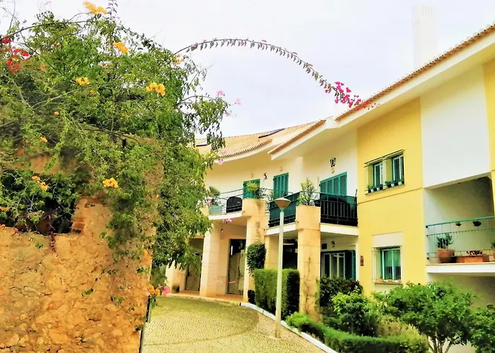 Ferragudo Beach Apartment With Terrace & Walk To Beach & Village *