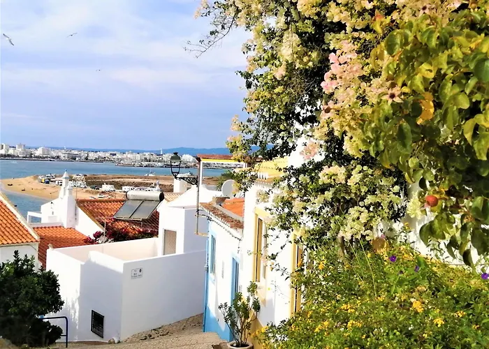 Lägenhet Ferragudo Beach Apartment With Terrace & Walk To Beach & Village Ferragudo (Faro)