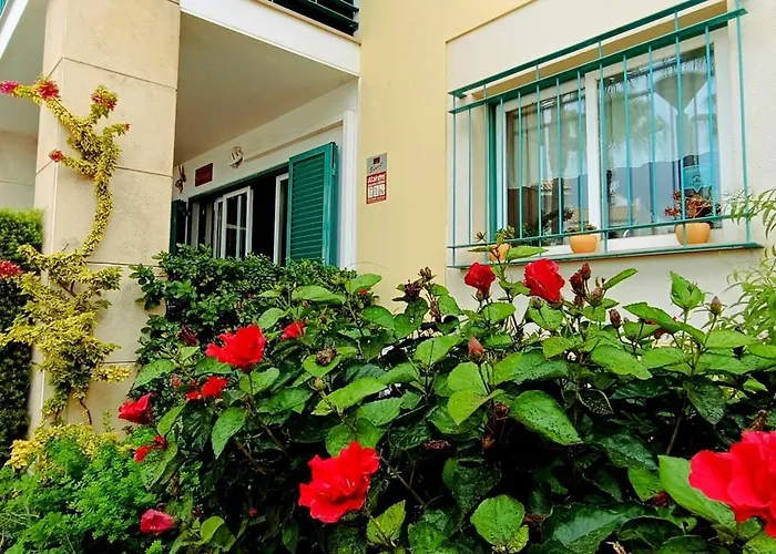 Ferragudo Beach Apartment With Terrace & Walk To Beach & Village *