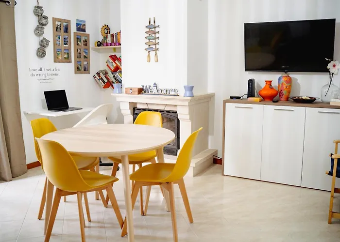 Ferragudo Beach Apartment With Terrace & Walk To Beach & Village Lägenhet Ferragudo (Faro)