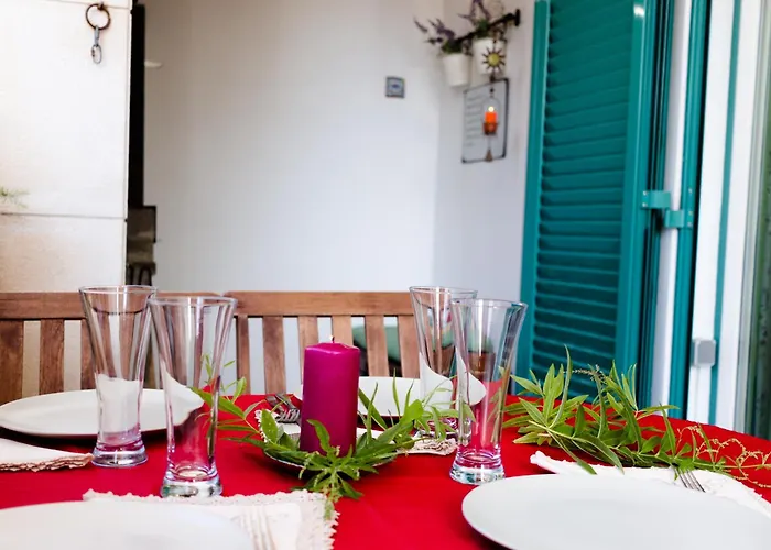 Ferragudo Beach Apartment With Terrace & Walk To Beach & Village *